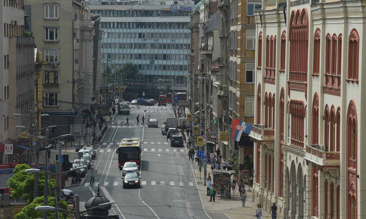 Ovo je moglo nekog da ubije! Srušila se TERASA u centru BEOGRADA (FOTO)