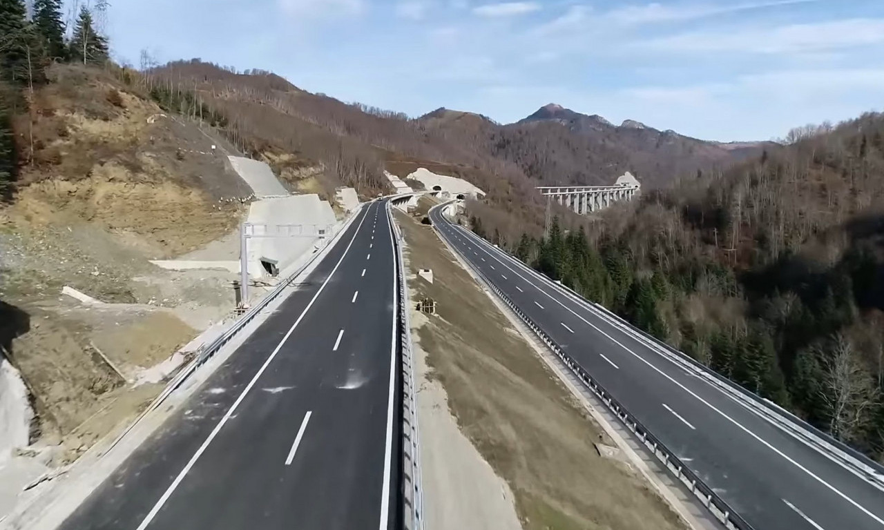 Automobil sa srpskim tablicama zakucao se u stenu u Crnoj Gori - povređeno šest osoba