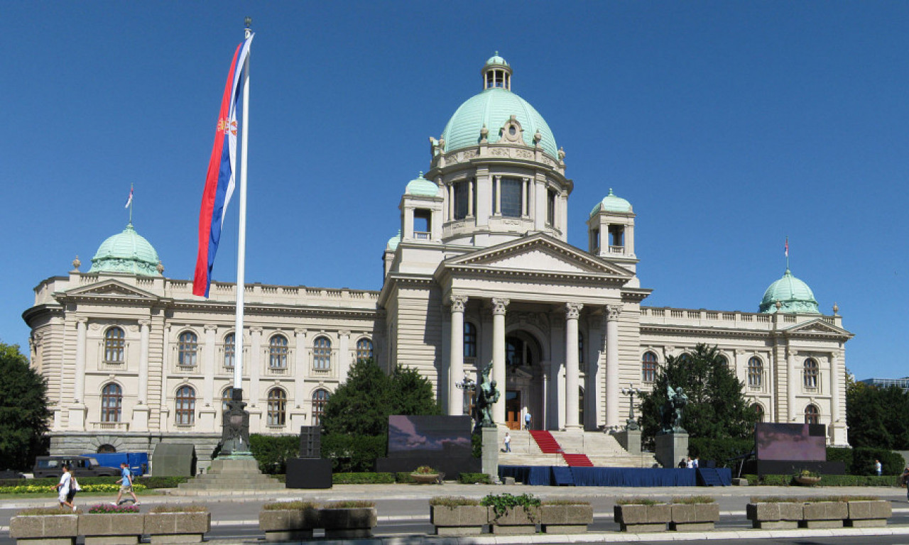 Poslanici prave haos u SKUPŠTINI SRBIJE - Novaković i Jovanov u sukobu