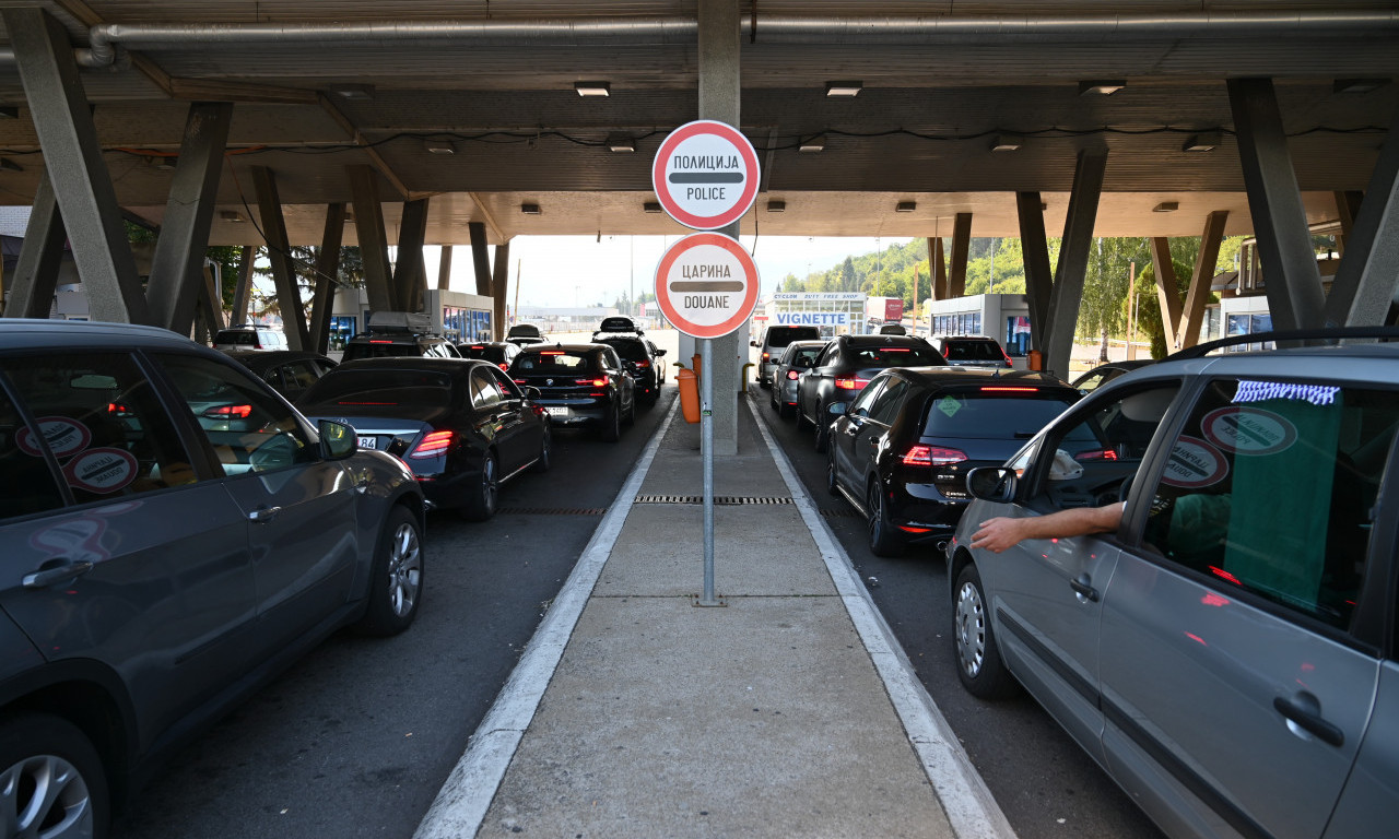 Na granicama NESTVARNA GUŽVA: Na Batrovcima se čeka 4 SATA, slično je i na Horgošu