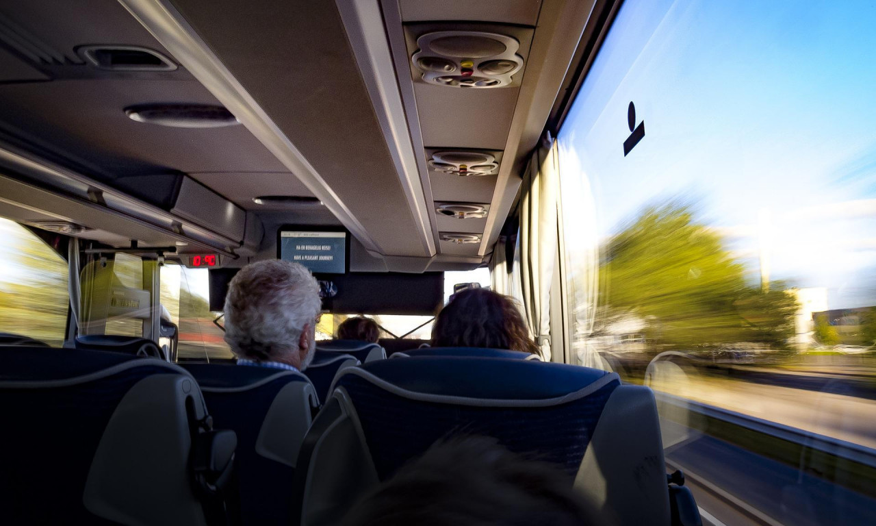 Autobus u OBLAKU DIMA kod petlje Orlovača izazvao ZASTOJ u saobraćaju