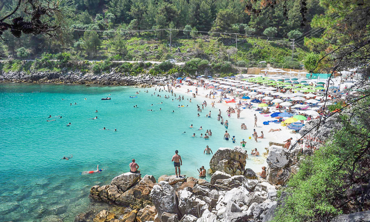 UTOPIO SE TINEJDŽER NA TASOSU! Beograđanin svedočio nesrećnom slučaju, pa poslao APEL TURISTIMA (FOTO)