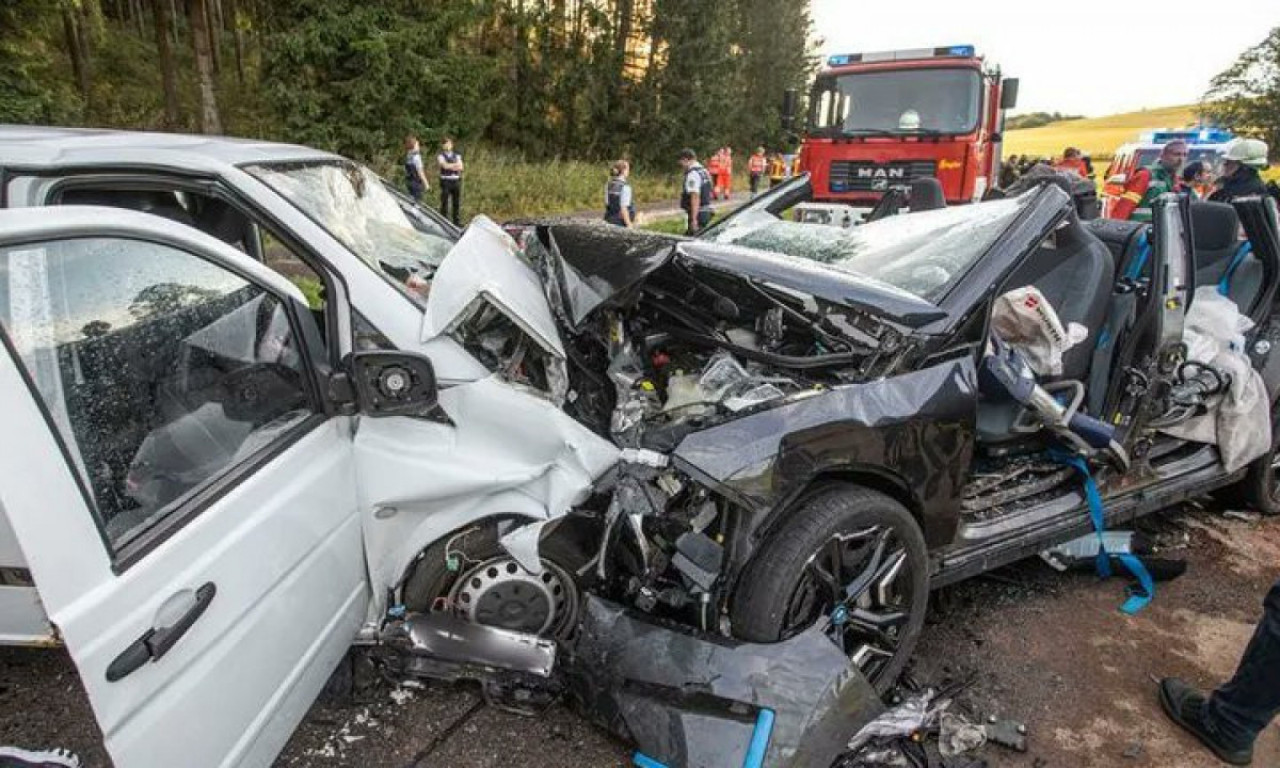 To je ta veštačka "inteligencija": SAMOVOZEĆI TEST AUTOMOBIL uleteo u redovni saobraćaj, JEDNA OSOBA POGINULA