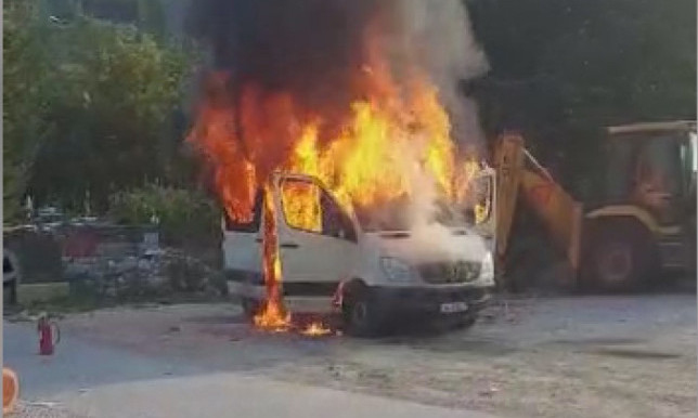 Vatra PROGUTALA KAMPER kod Nove Varoši, Holanđani jedva SPASLI ŽIVU GLAVU