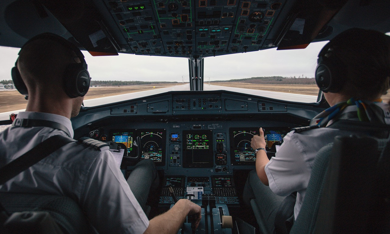 Piloti se POTUKLI U KOKPITU, posada reagovala, avion BEZBEDNO SLETEO