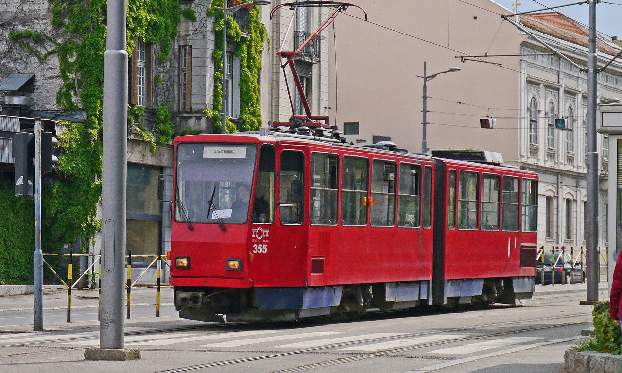 SUDAR dva TRAMVAJA na Novom Beogradu: VOZAČ se onesvestio pre UDESA, pa hitno prevezen u BOLNICU