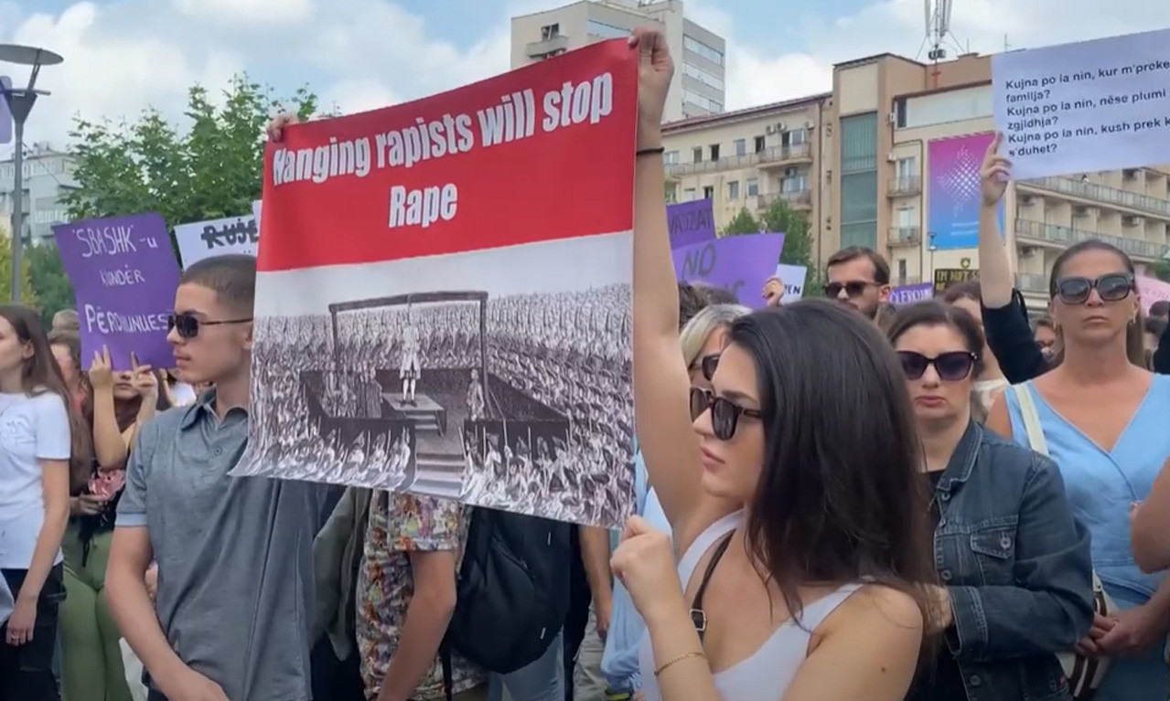 Protest u Prištini - Hoćemo akciju, a ne Fadebook STATUSE