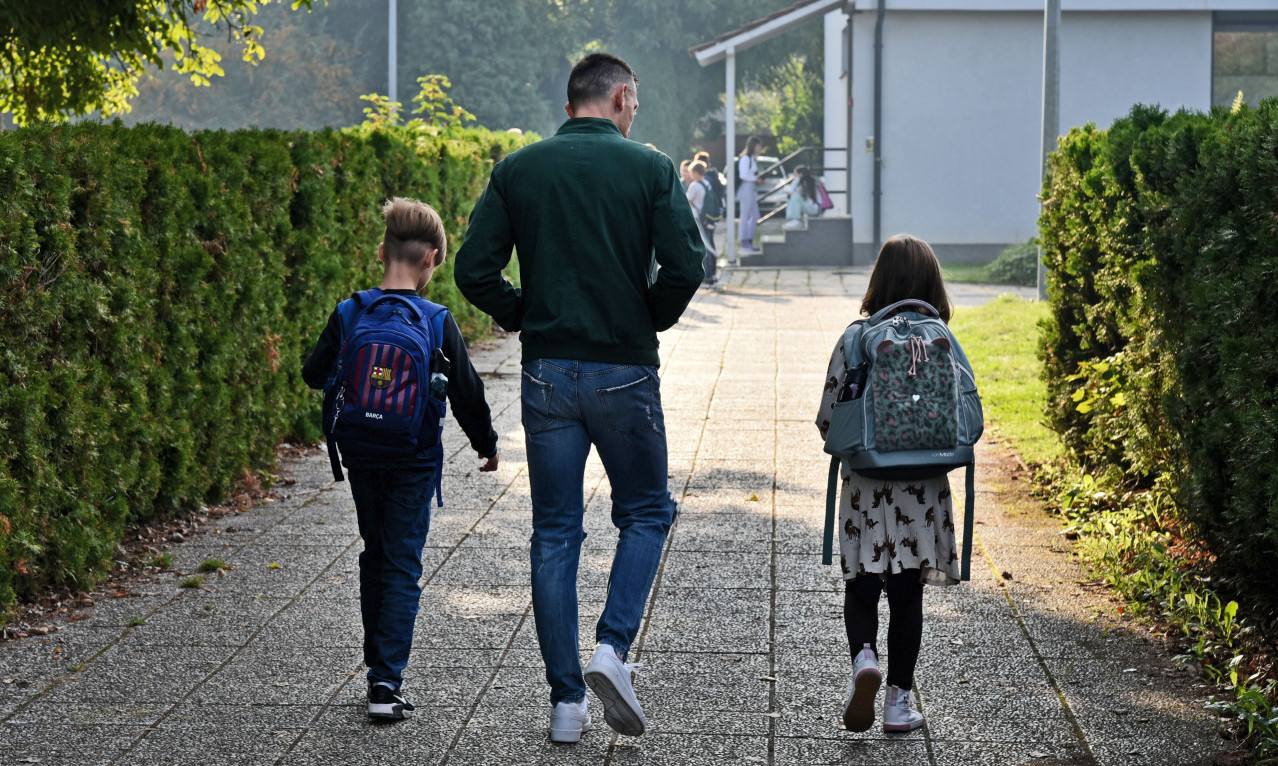 Gde su GREŠILI naši RODITELJI? Sve što nas BOLI ima KORENE u tome kako su nas oni VOLELI u prvih 18 meseci života