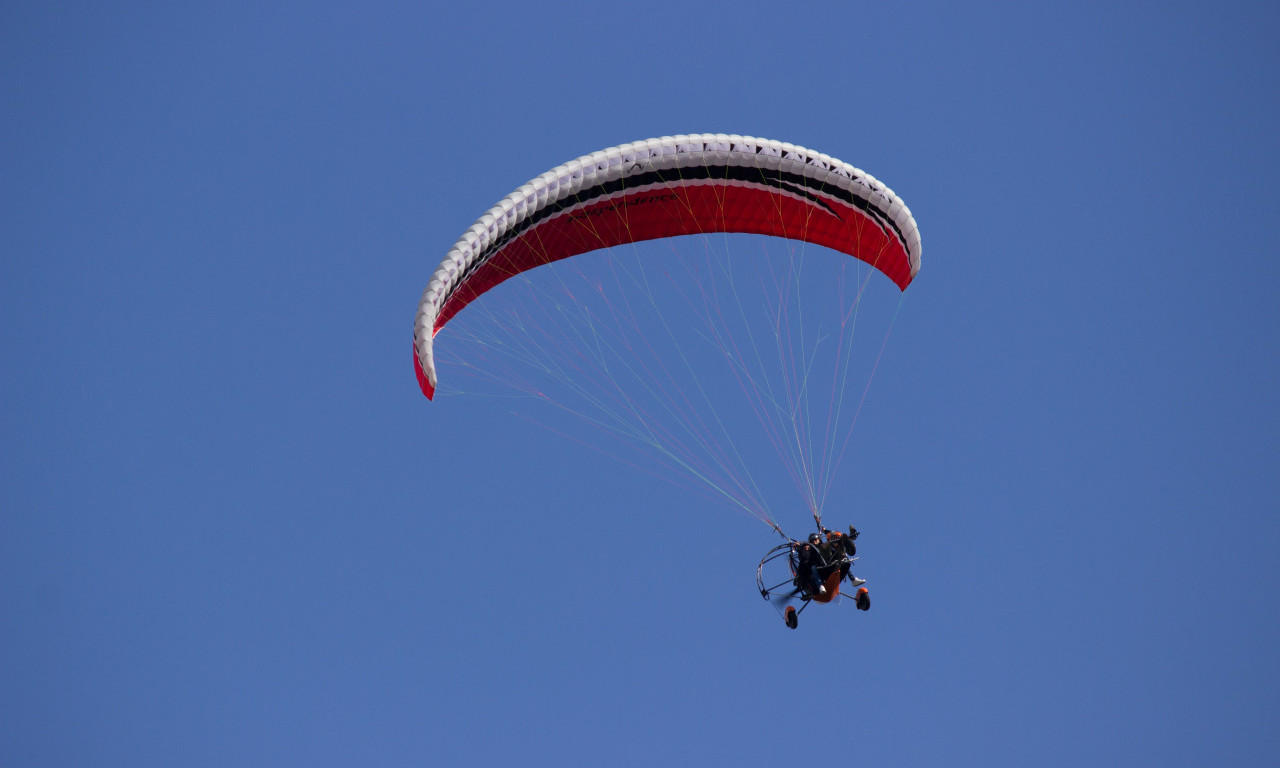 Pronađeni paraglajdisti posle 30 sati - pomagali i rendžeri, korišćeni helikopter i dronovi