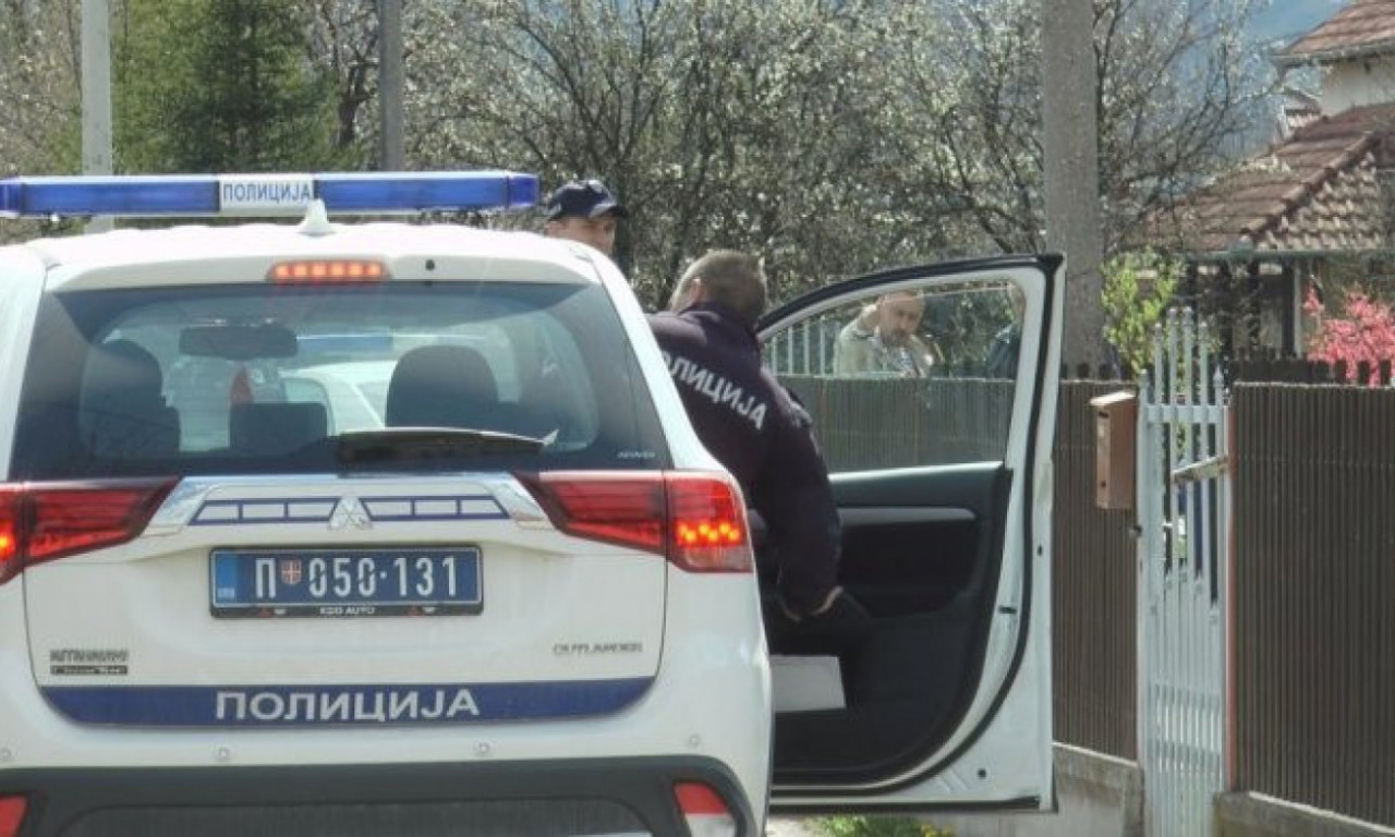 Policija u Novom Sadu pronašla telo u fazi raspadanja - SIN ŽIVEO sa MRTVIM OCEM