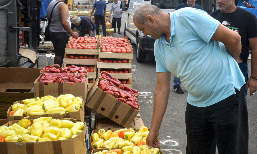 Cveta pos'o na KVANTAŠU, počelo spremanje ZIMNICE, paprika za ajvar od 80 do 130 dinara