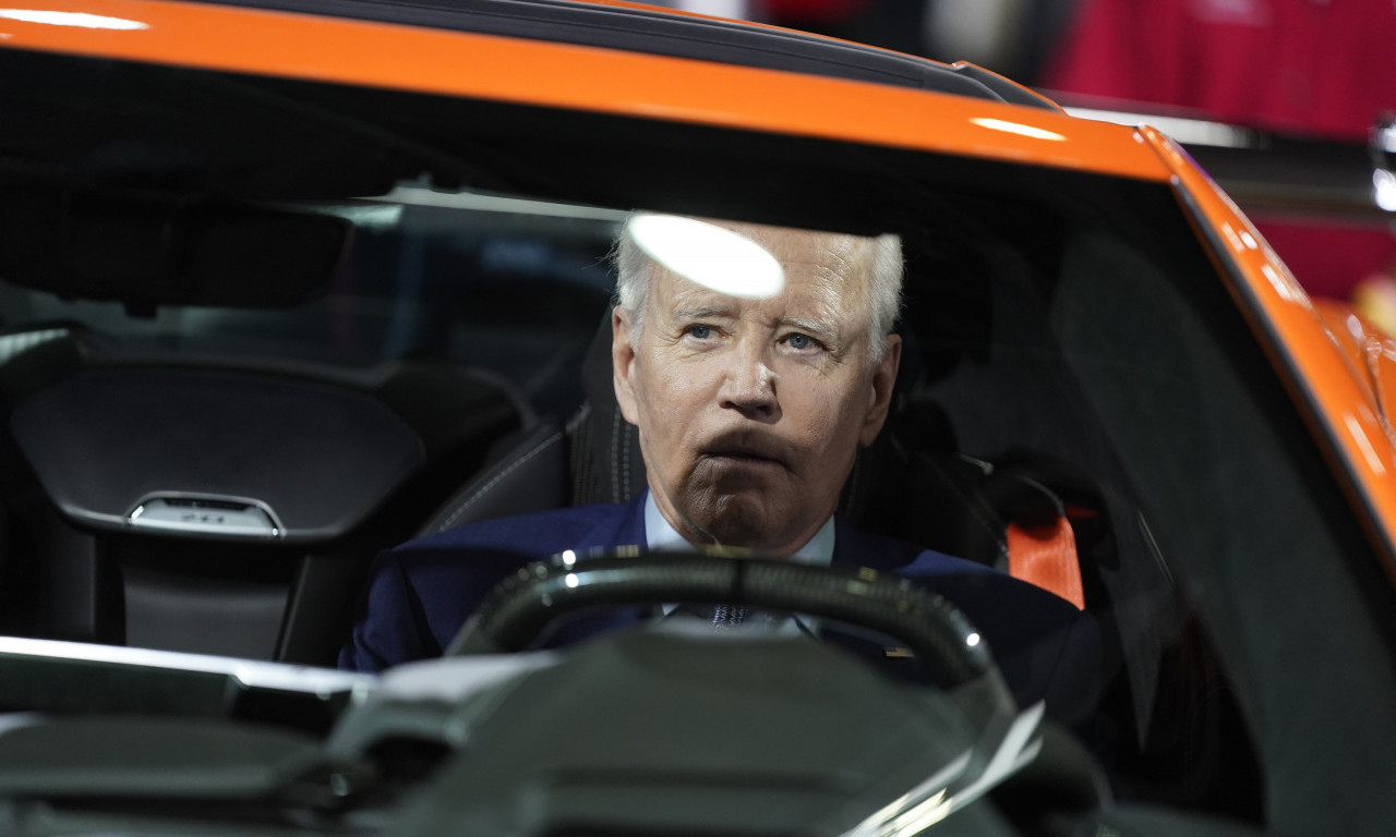 Detroit Auto Show: DŽO BAJDEN ZA VOLANOM modela Chevrolet Corvette Z06