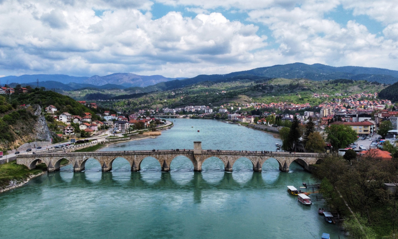 VIŠEGRAD - istoriju ovog GRADA je proslavilo PERO našeg NOBELOVCA