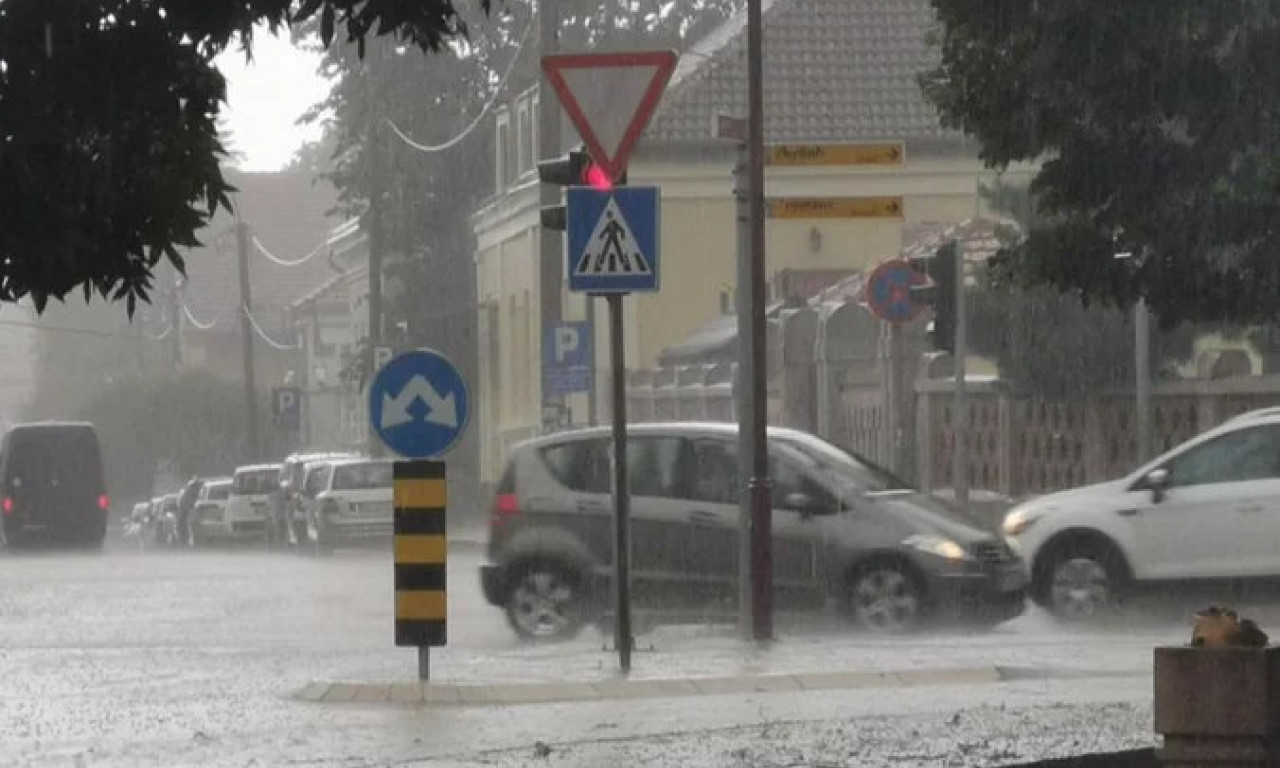 APOKALIPTIČNE SCENE U SRBIJI! Pogledajte kakvo NEVREME se obrušilo NADOMAK BEOGRADA, u celoj zemlji PLJUSKOVI (VIDEO)