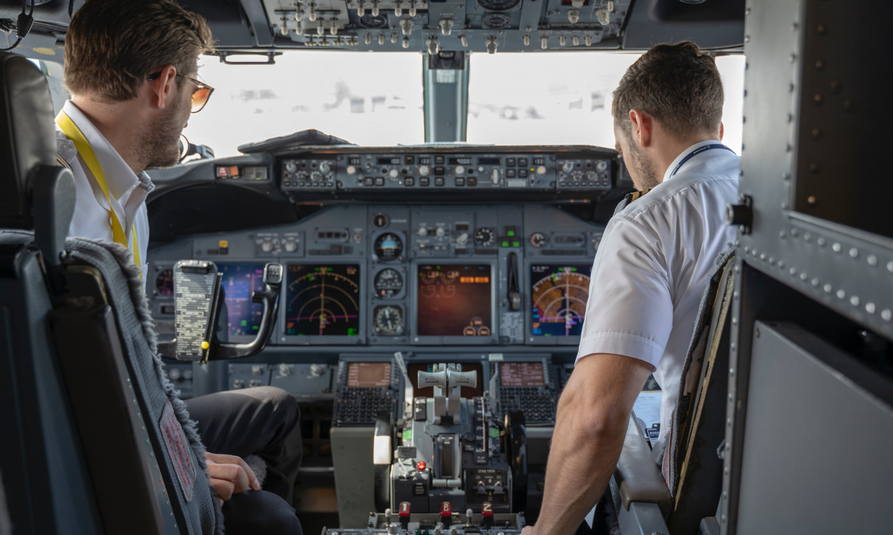 ŽENA PRIJAVILA BOMBU U AVIONU ZBOG OSVETE?! Šok obrt prinudnog sletanja aviona u Podgorici!