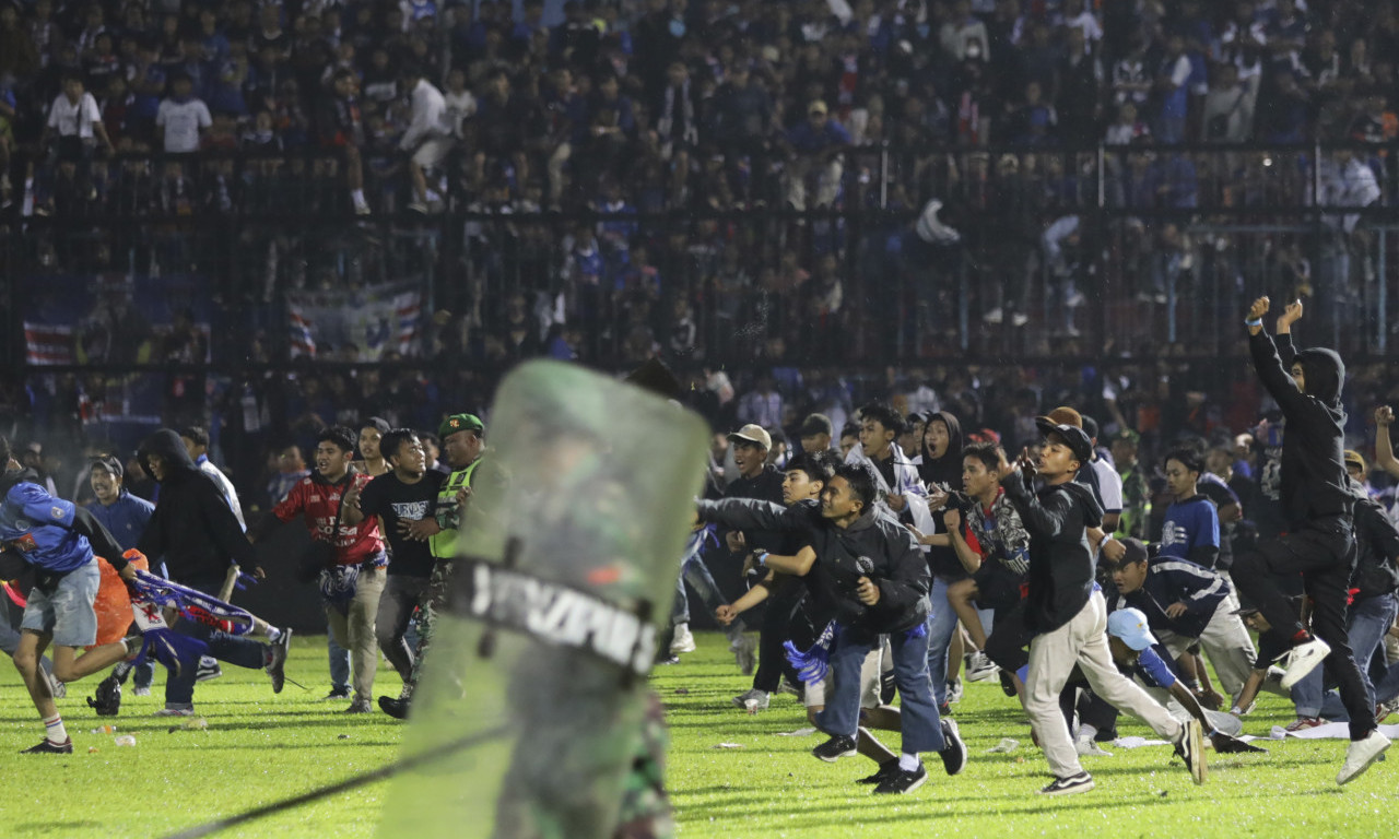 UŽAS NA STADIONU: Broj žrtava smanjen na 125, 323 povređenih u STAMPEDU navijača