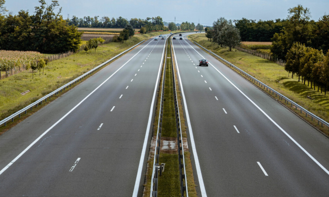 Radovi na AUTOPUTU između PETLJI Šimanovci i Dobanovci