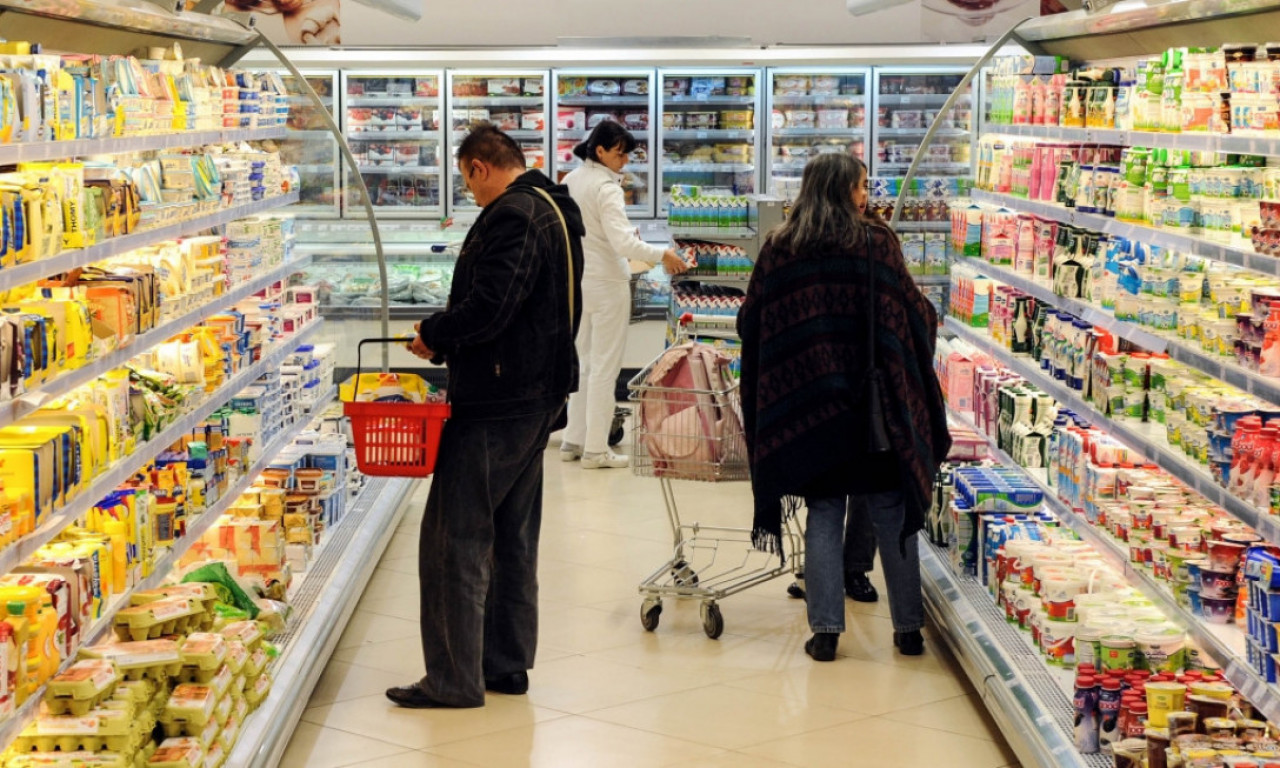 ZNA SE KO JE ZADUŽEN ZA ČIŠĆENJE! Zbog postupka Beograđanke u MARKETU društvene mreže gore