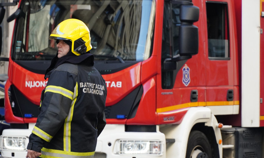 POŽAR U ZRENJANINU! Vatra buknula na KROVU firme