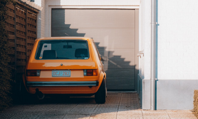 Parking mesto postalo LUKSUZ - garaža KOŠTA kao GARSONJERA, a izdavanje UNOSAN BIZNIS