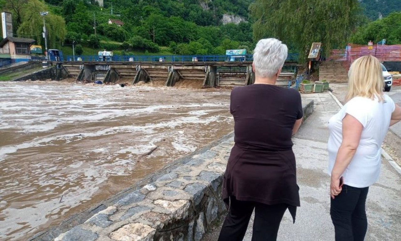 RUGLO U UŽICU - Đetinja ZAMUĆENA i BELA, građani STRAHUJU za ZDRAVLJE