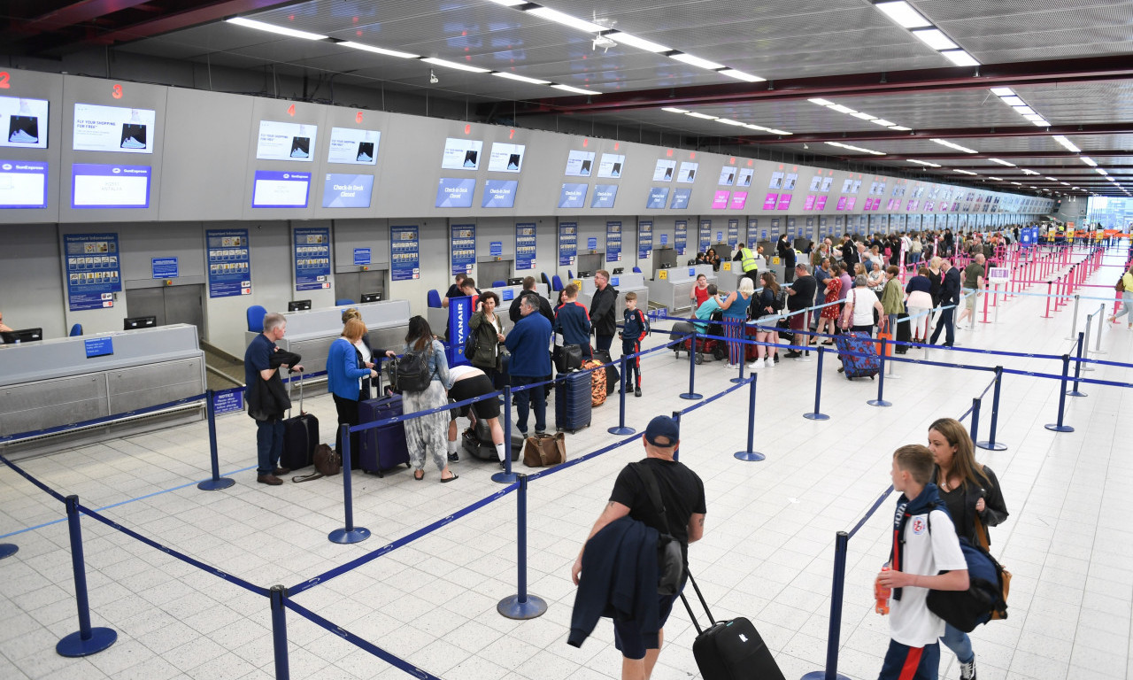 SAVETI stjuardesa kako da IZBEGNETE REDOVE i čekanje na AERODROMU