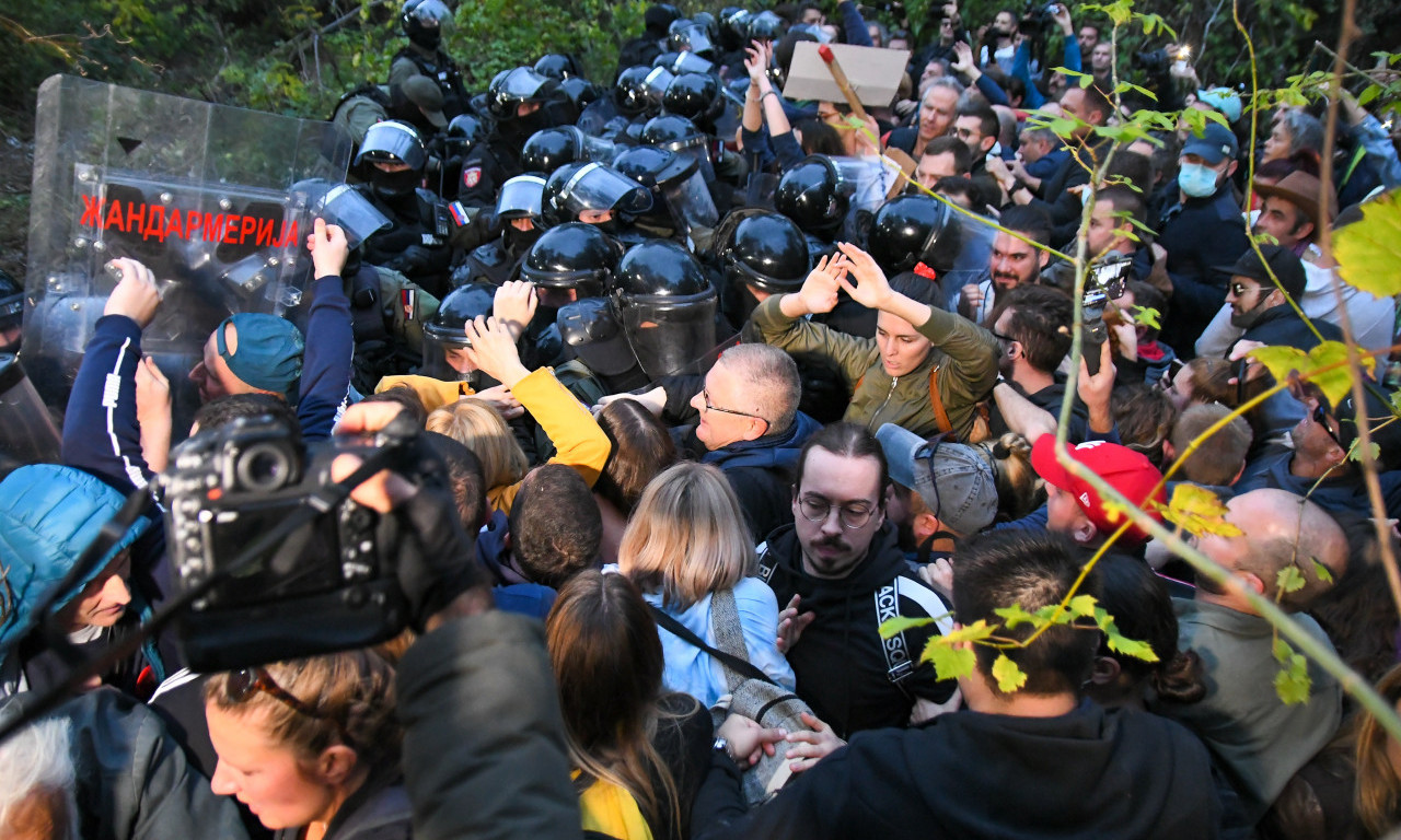 Još jedan PROTEST na Šodrošu - privedeno 5 osoba, DVE POVREĐENE