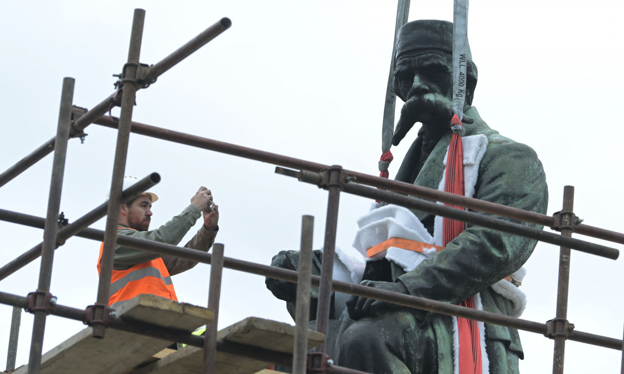 Ode VUK U SMEDEREVO: Posle 85 godina SKULPTURA koja je SIMBOL BEOGRADA ide na RESTAURACIJU