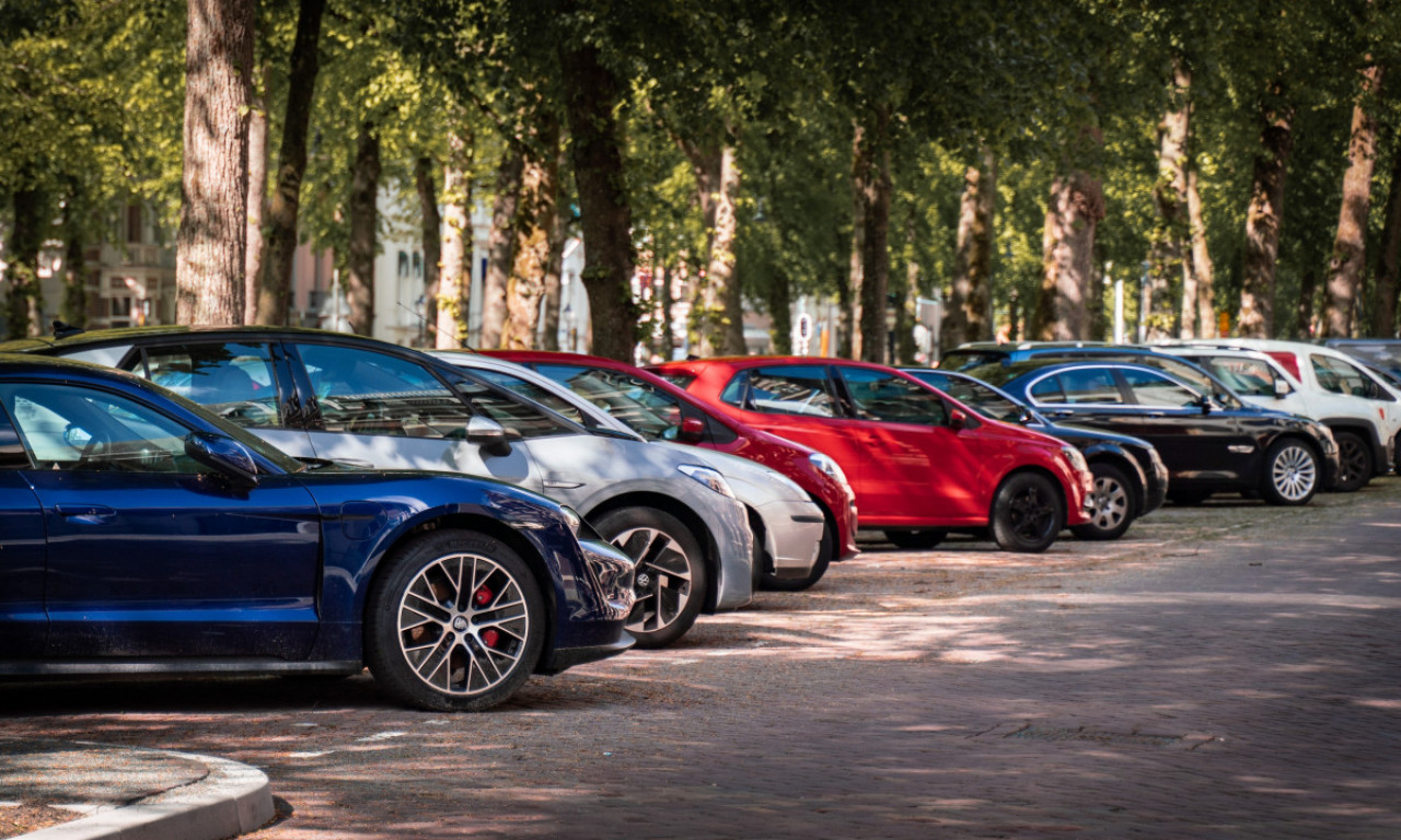 Za vreme praznika BESPLATAN PARKING: Evo koja ČETIRI DANA neće biti kontrole i naplate