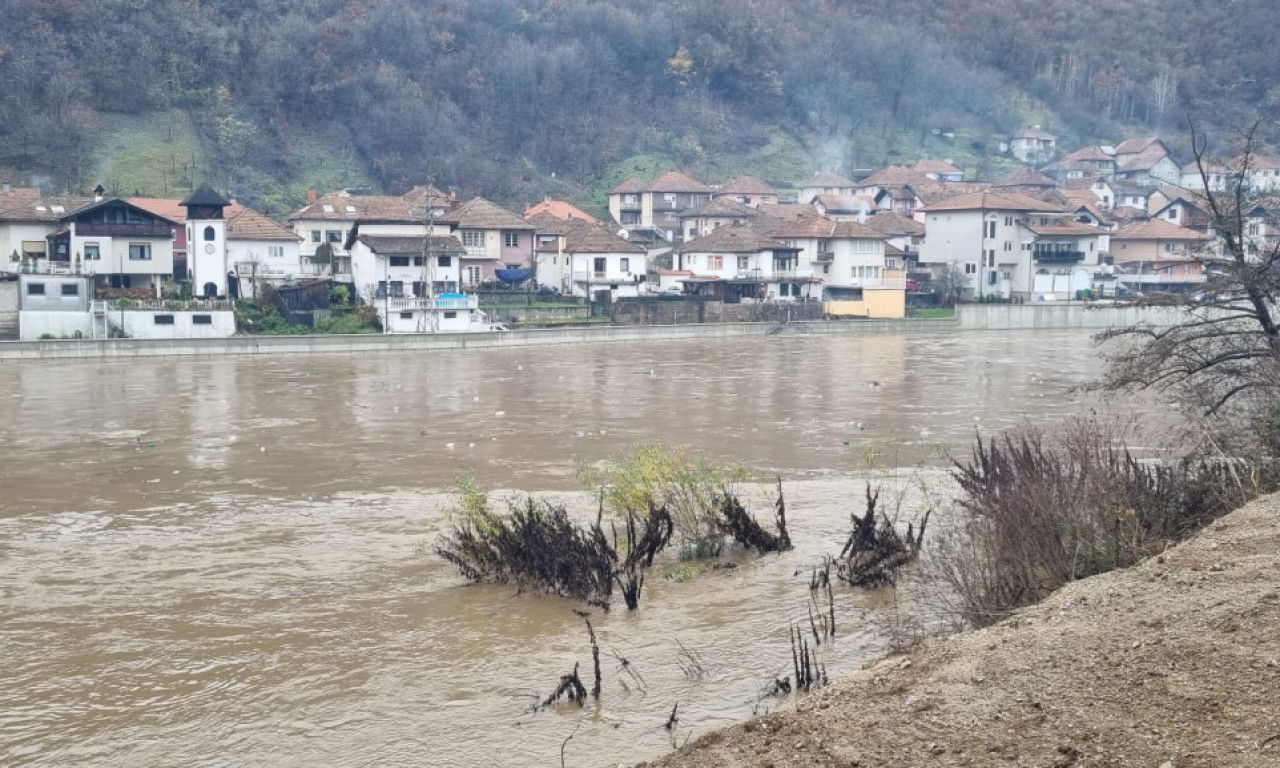 Situacija u Tutinu NAJTEŽA - potoci prelaze u bujice, pomaže i VOJSKA