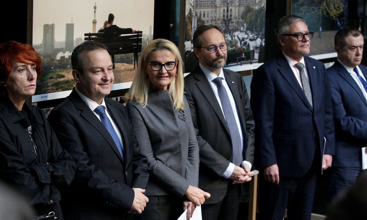 U Narodnoj biblioteci OTVORENA IZLOŽBA FOTOGRAFIJA "Primenjena nostalgija"