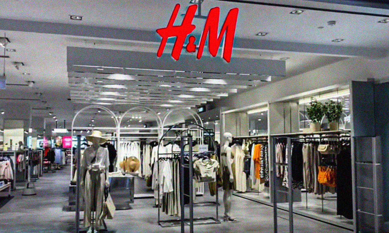 SUNOVRAT! H&M opet podbacio sa PRODAJOM, odlazi im i IZVRŠNA DIREKTORKA, a akcije ZNAČAJNO POTONULE