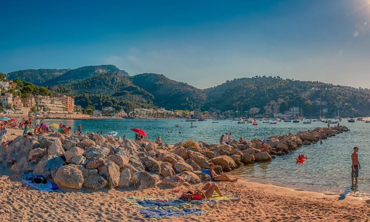 TRAGEDIJA u POPULARNOM letovalištu! Dvoje MRTVIH, 12 povređenih, URUŠIO SE RESTORAN na plaži!