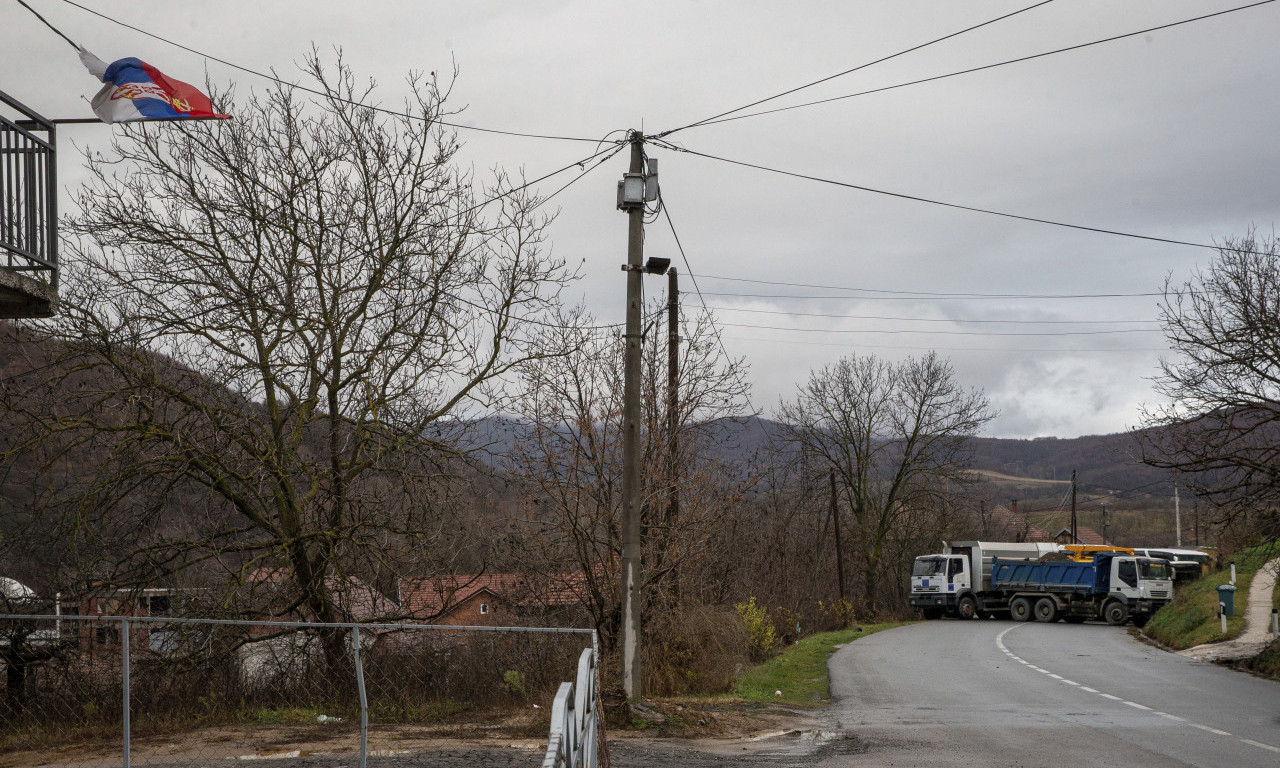 Srbi u Rudaru I DALJE NA BARIKADAMA, situacija mirna, od danas NE RADE ŠKOLE na severu KiM