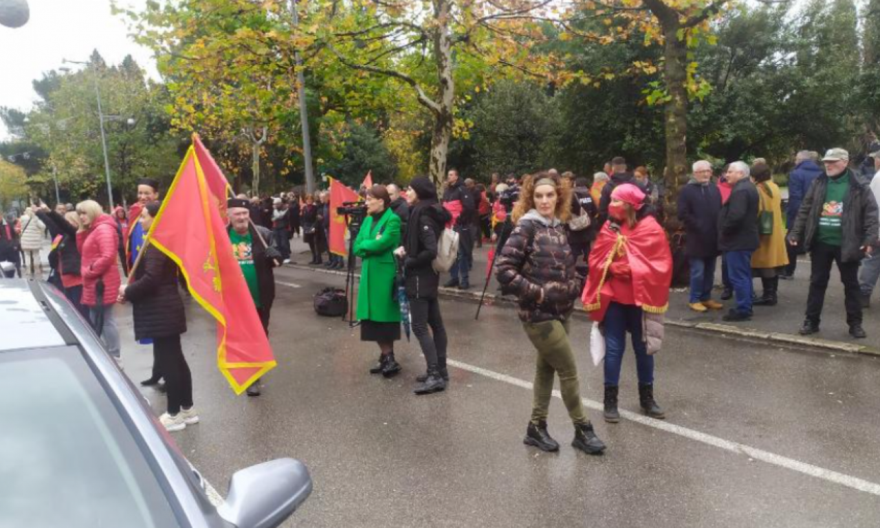 PROTEST U PODGORICI: Ulice BLOKIRANE, policija čuva SKUPŠTINU