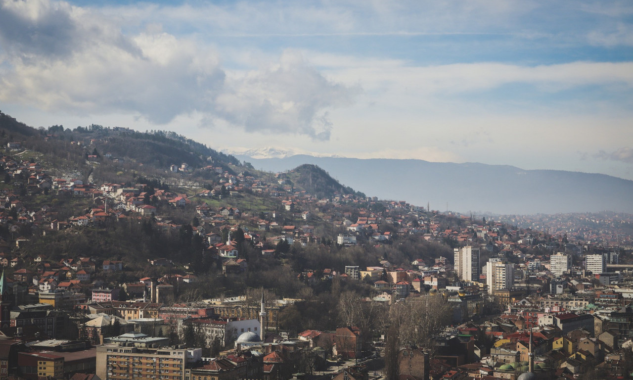 NEZAPAMĆENA TRAGEDIJA U SARAJEVU! Ubio BRATA i SNAJU, pa BACIO BOMBU NA PORODIČNU KUĆU