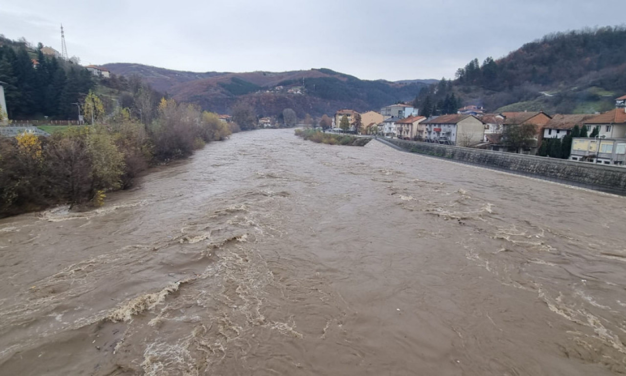 Otac Ivice Dragutinovića izvršio samoubistvo