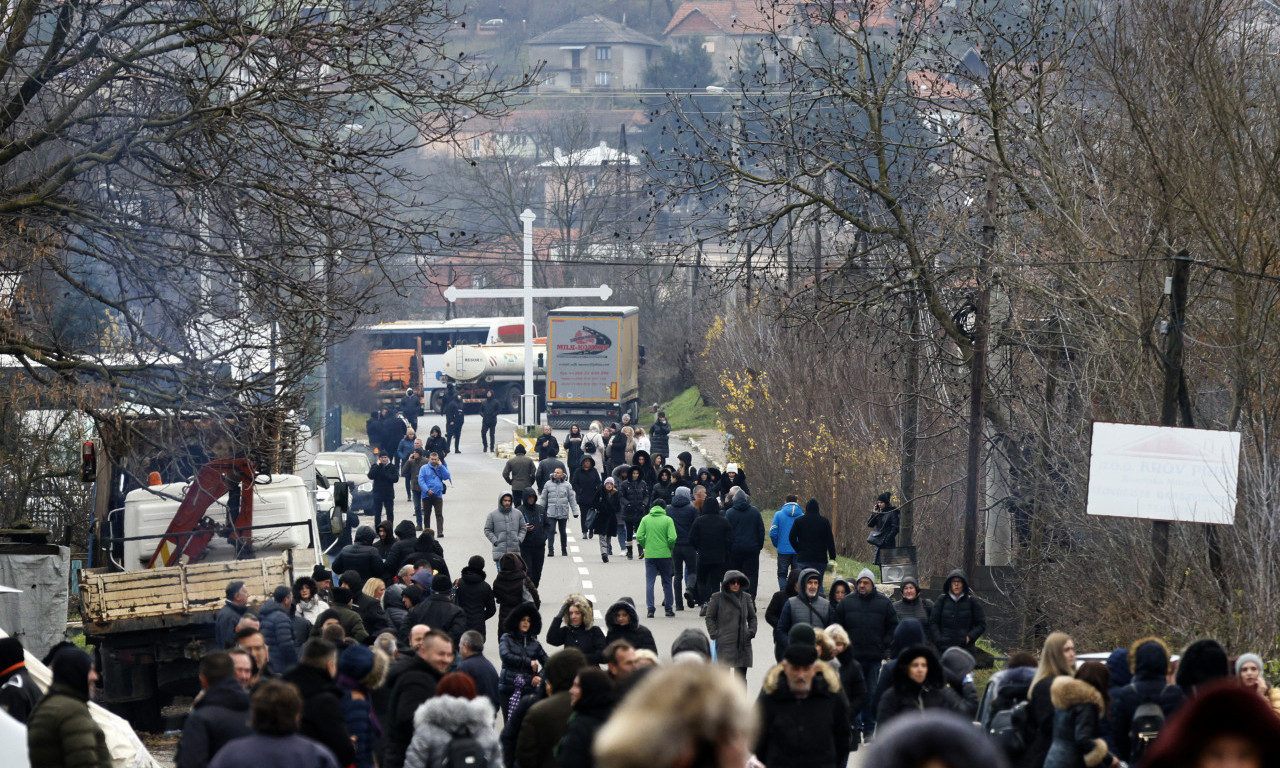 Dalibor Jevtić tvrdi: Policija je dvaput ZAUSTAVILA i potom vratila autobuse iz ŠTRPCA