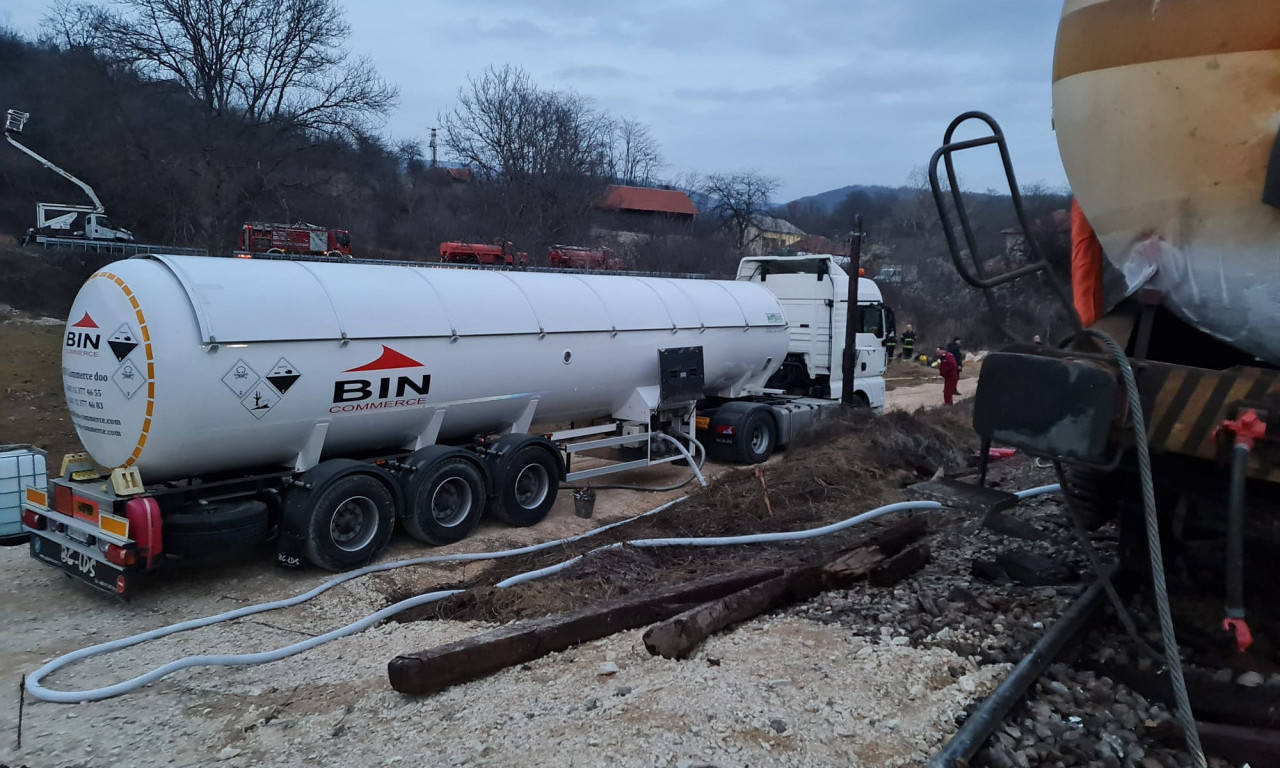 CISTERNA broj 13 vraćena na KOLOSEK: Otklonjena OPASNOST od daljeg curenja AMONIJAKA