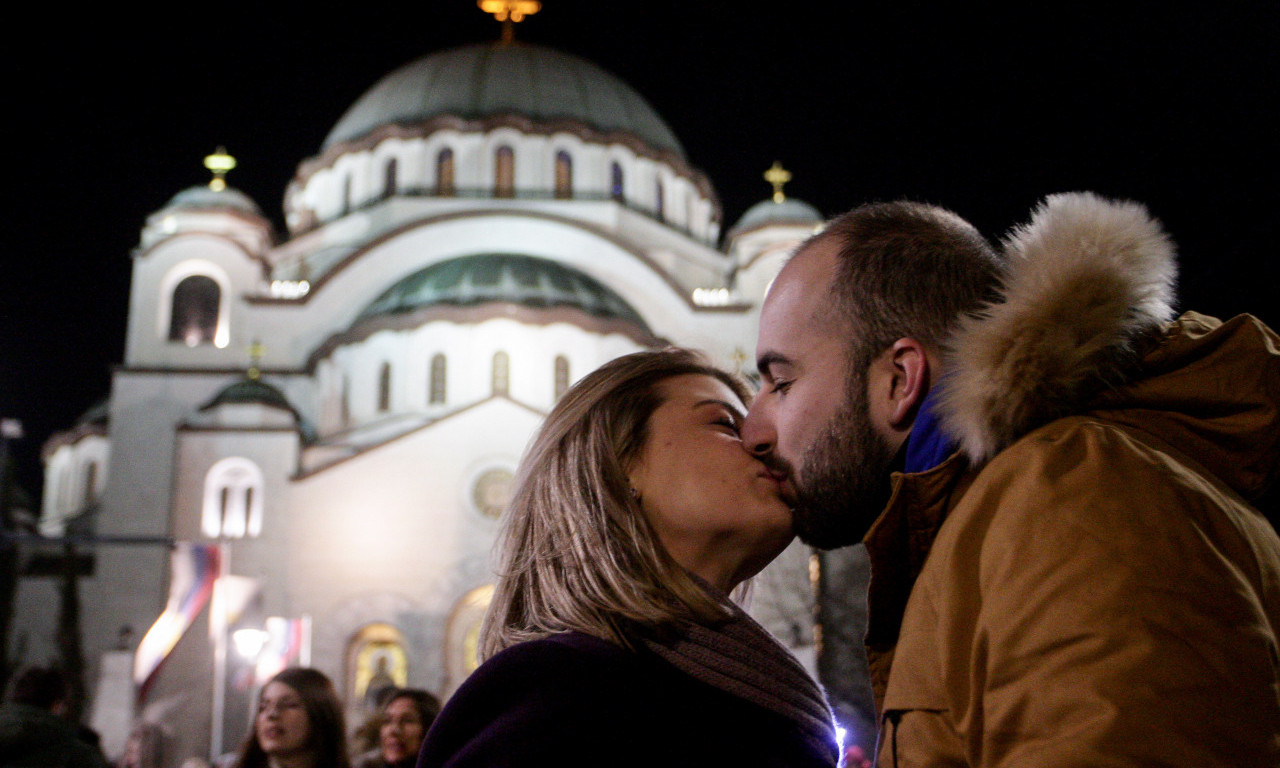 Ispred Hrama, BEOGRAĐANI OD 1 DO 101 GODINE uz liturgiju i moleban dočekali SRPSKU NOVU GODINU