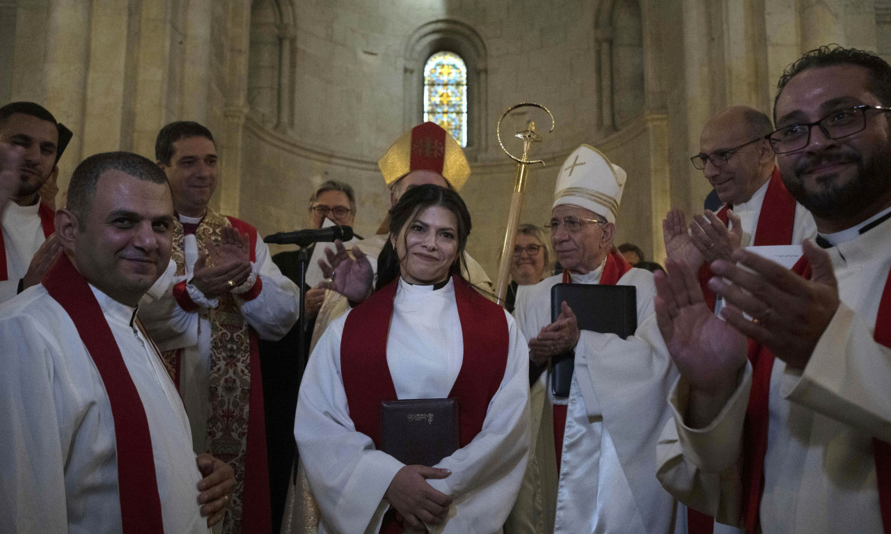 Rukopoložena PRVA ŽENA SVEŠTENIK u Svetoj zemlji