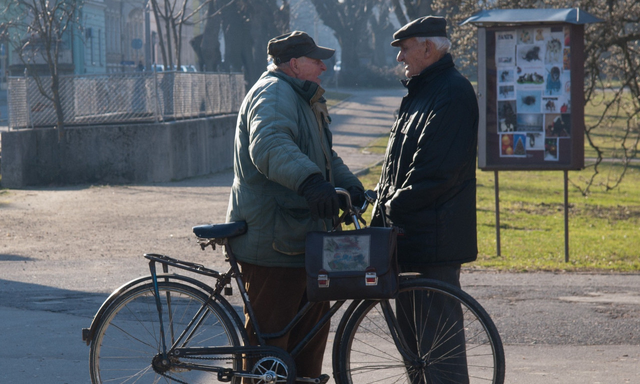 Danas POČINJE ISPLATA FEBRUARSKIH PENZIJA, iznos na čeku bez promene