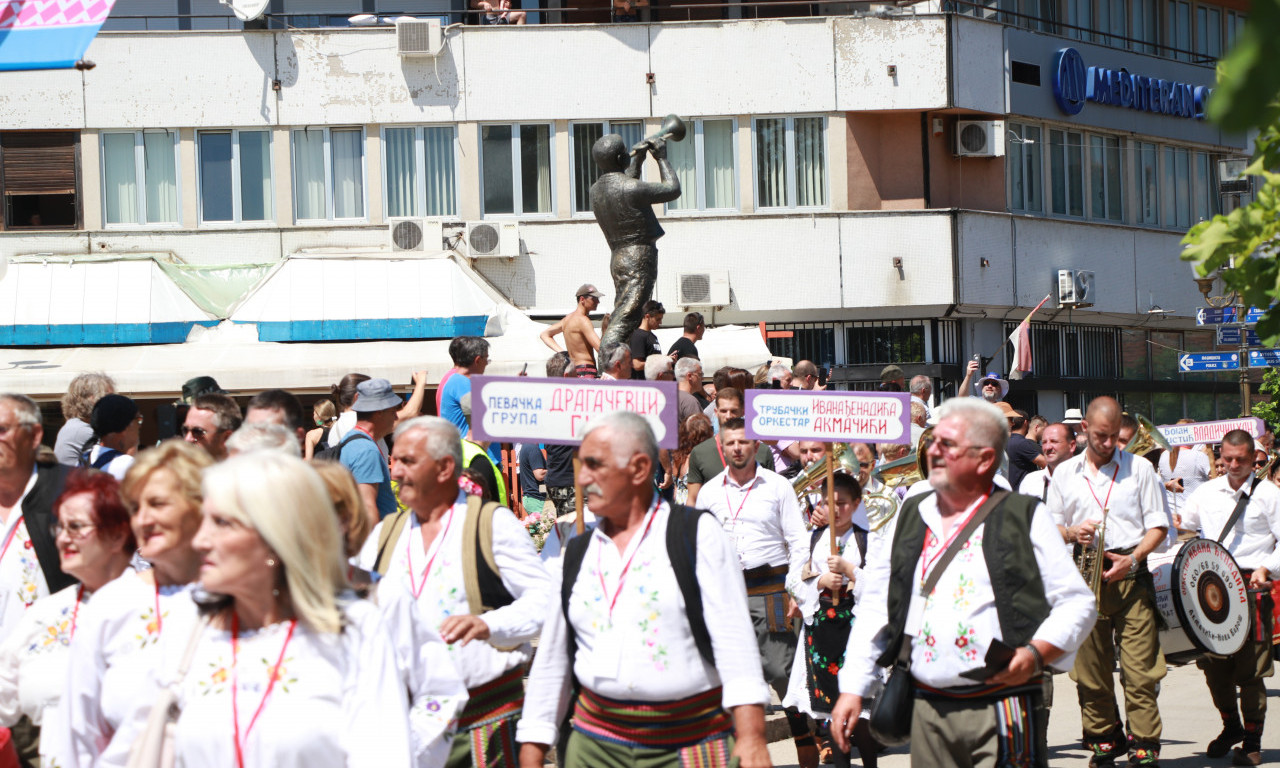 Dragačevci zasigurno imaju NAJDUBLJE DŽEPOVE: U Lučanima PLATE veće od REPUBLIČKIH