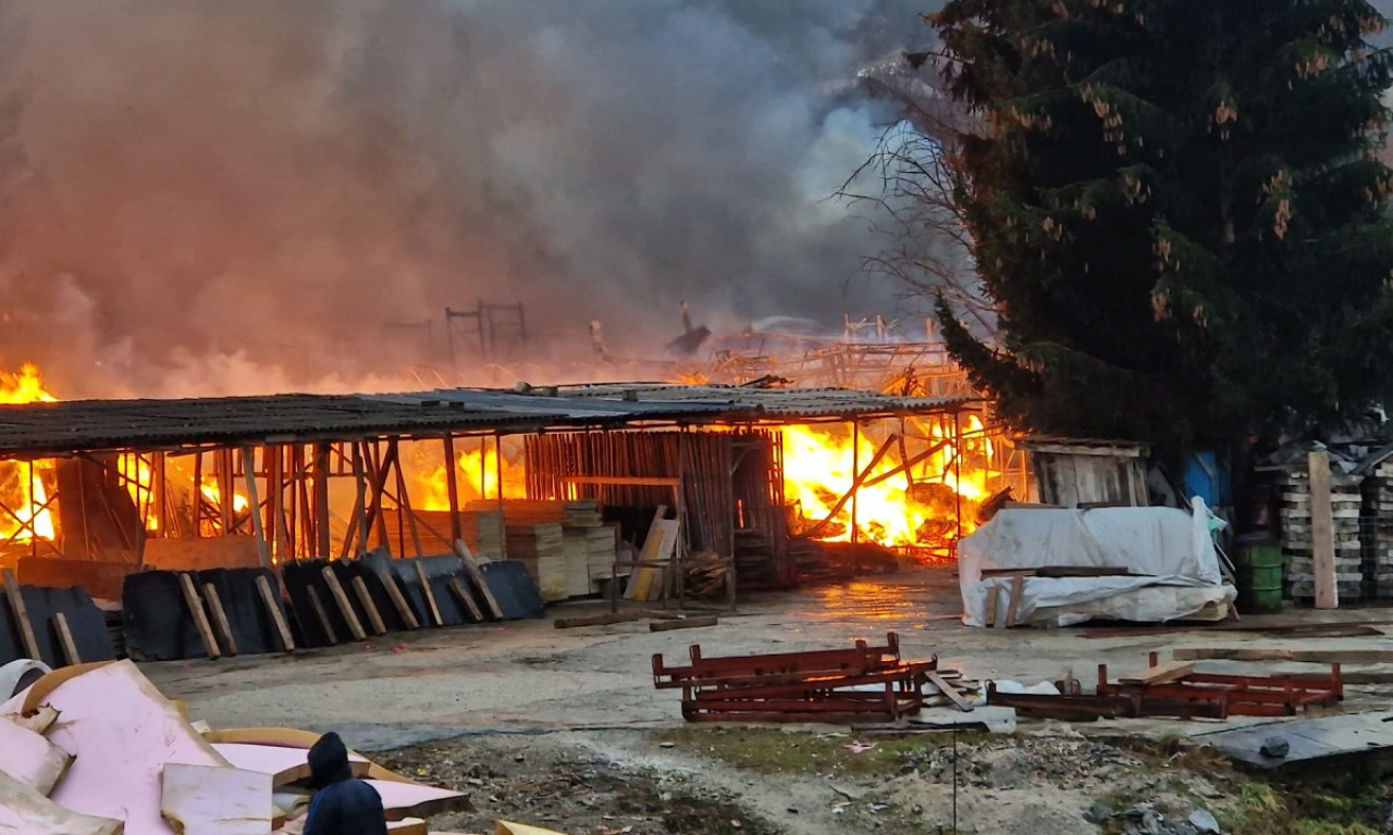 POŽAR u užičkom naselju Turica: Gori POGON za tapaciranje nameštaja