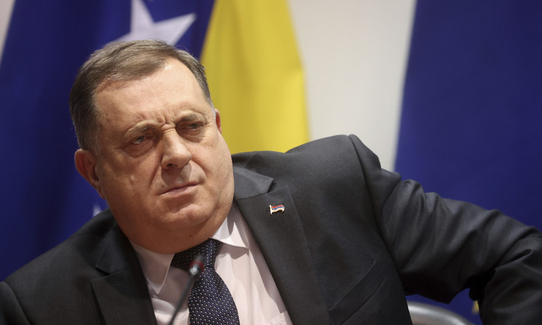 DODIK NAPUSTIO utakmicu jer su NAVIJAČI neprimereno skandirali VUČIĆU