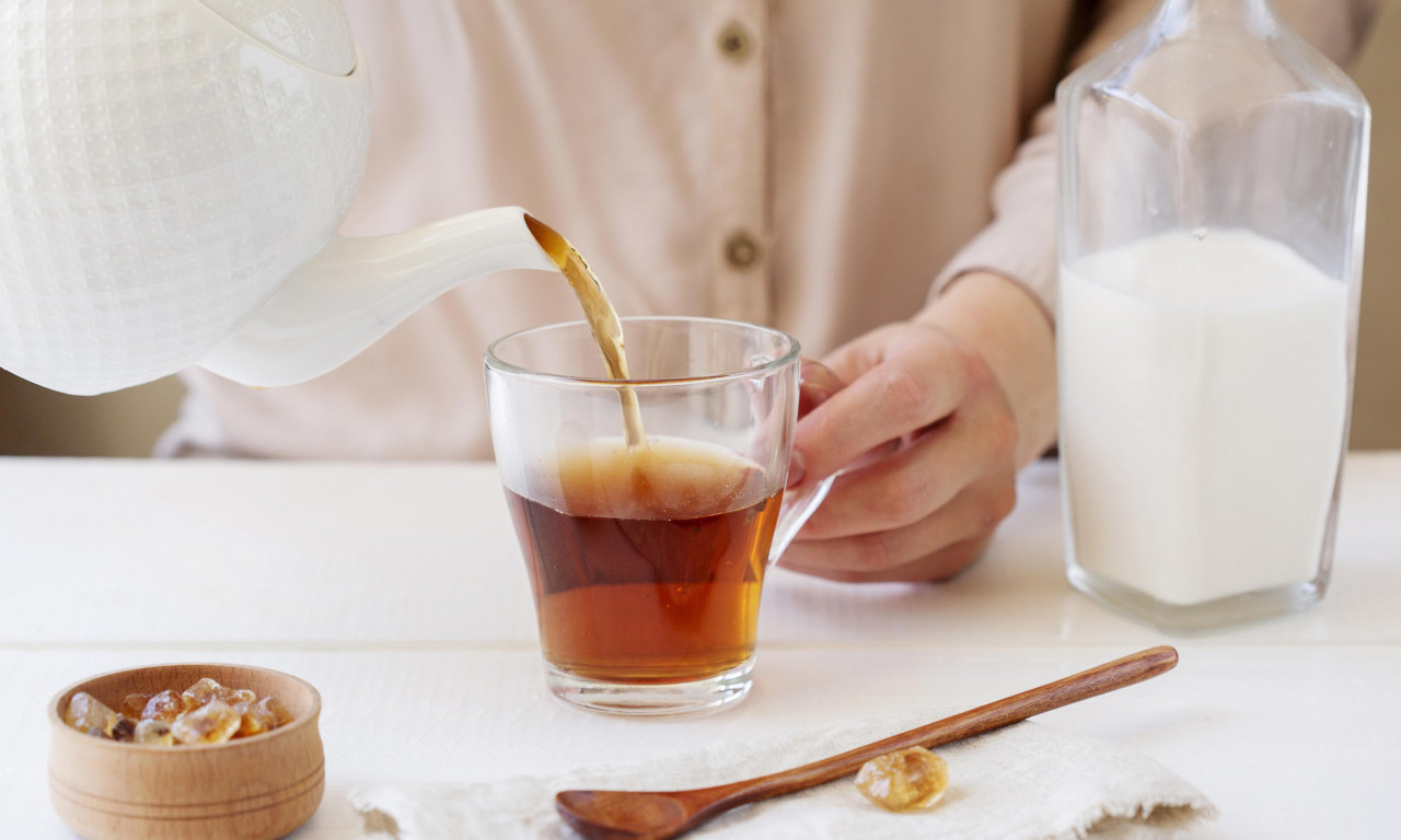 Umesto KAFE pređite na čaj! Topi kilograme, jača IMUNITET, evo šta još kažu stručnjaci...