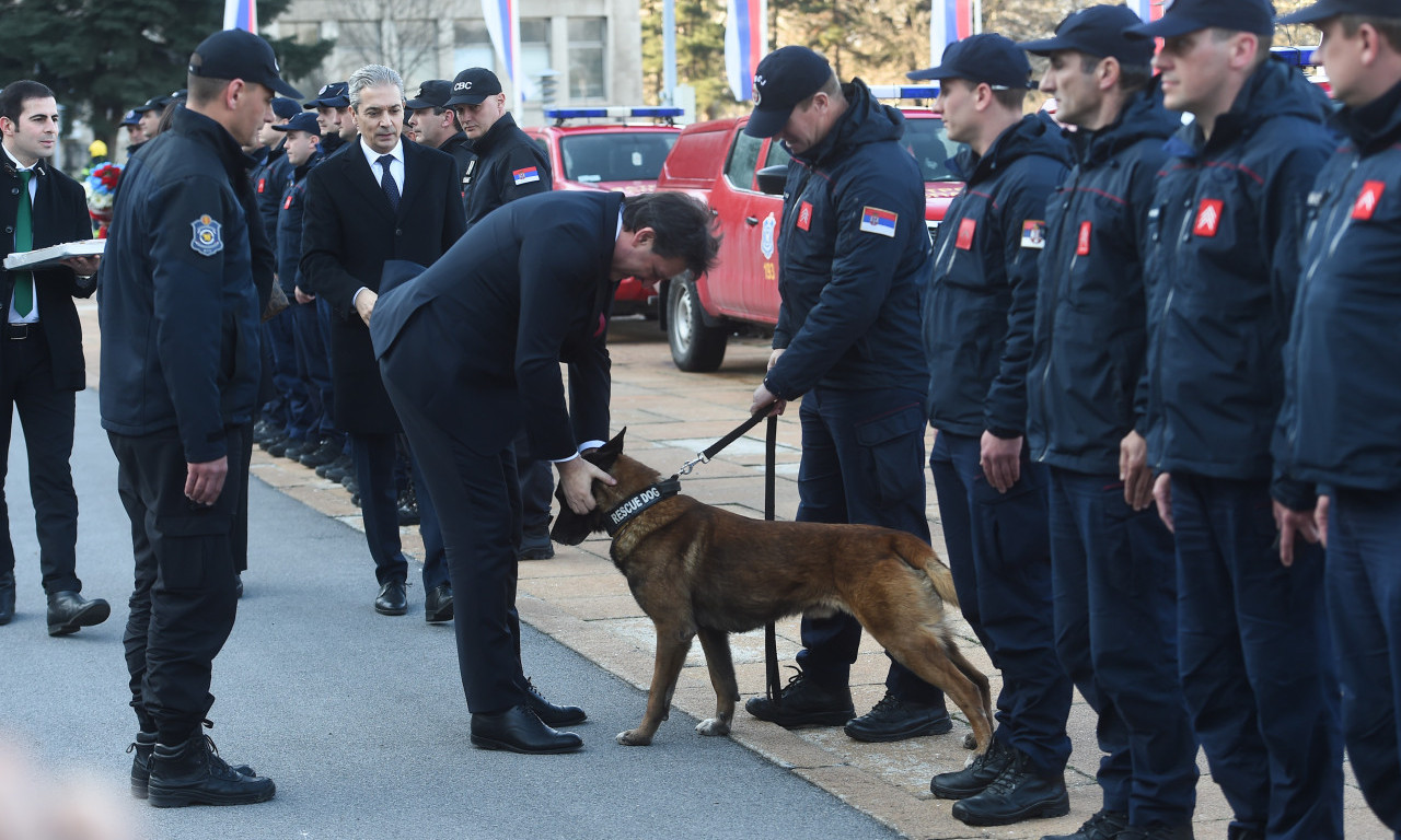 Srpski SPASIOCI se vartili iz TURSKE: Aplauzi i SUZE za heroje, AMBASADOR Aksoj ih nazvao BRAĆOM