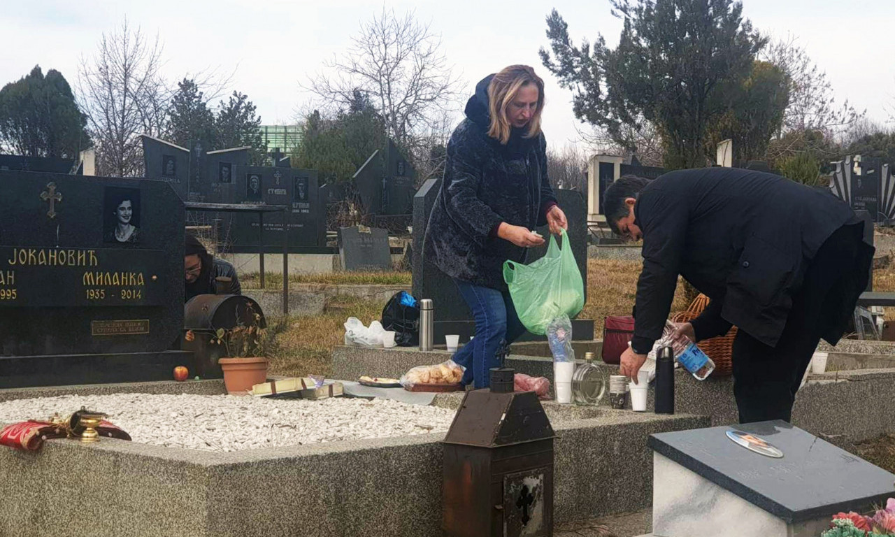 Obeležene ZADUŠNICE u Prištini, tužna slika, samo nekoliko Srba na DEVASTIRANOM GROBLJU