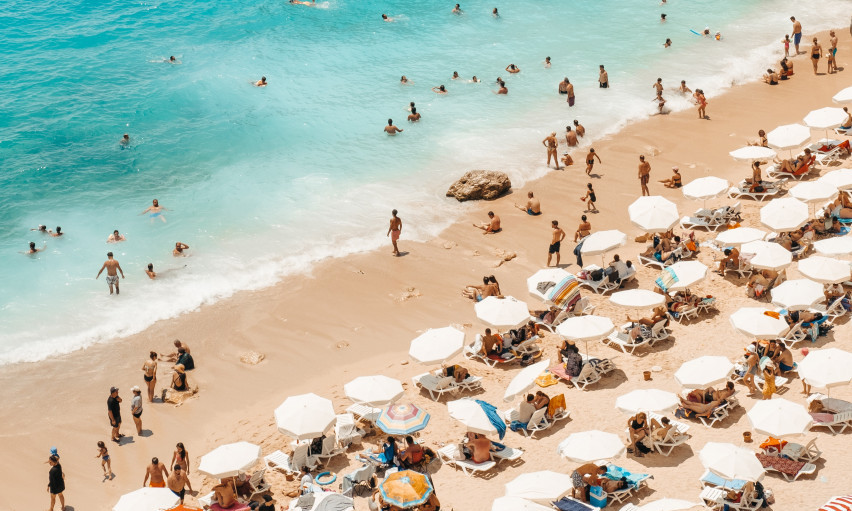 Ako ZASPIŠ na plaži, UŠTEDIŠ 50 EVRA: Viralan snimak hrvatskog tiktokera