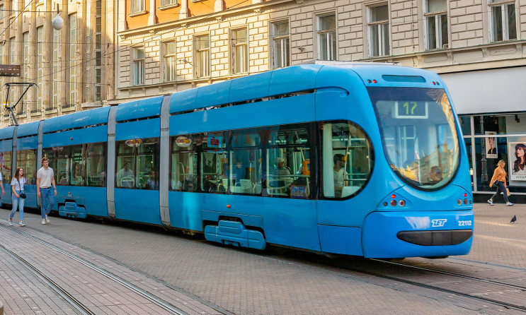 NEZAPAMĆENA NEZGODA Sudar bagera i tramvaja, ima povređenih!